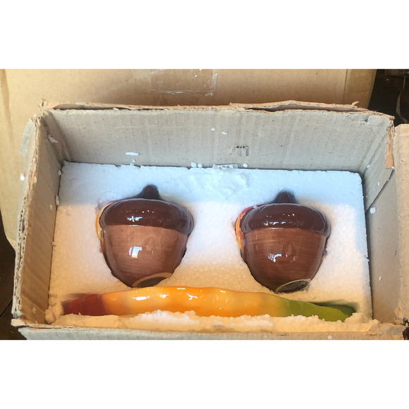 EUC Vintage Fall Acorn Autumn Leaves Salt Pepper‎ Shaker Set of 3 Pieces - Picture 3 of 16